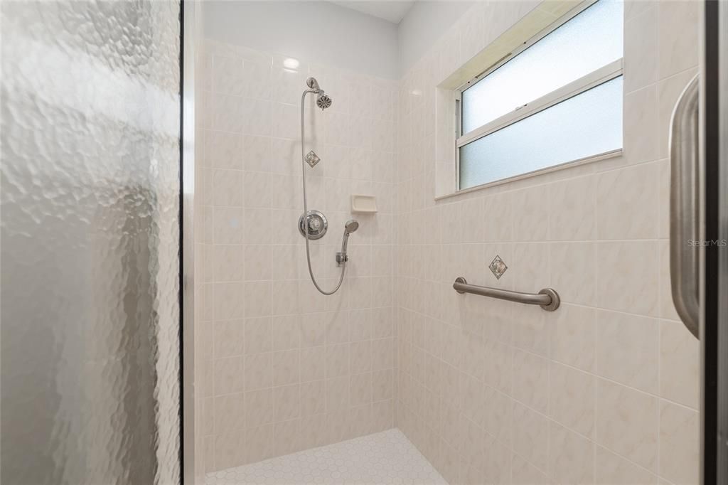 For Sale: $335,000 (3 beds, 2 baths, 1847 Square Feet)