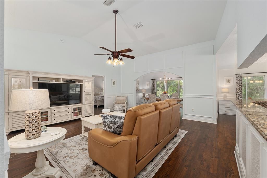 For Sale: $335,000 (3 beds, 2 baths, 1847 Square Feet)