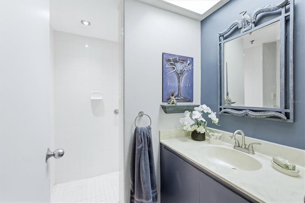 Activo con contrato: $269,000 (2 camas, 2 baños, 1093 Pies cuadrados)