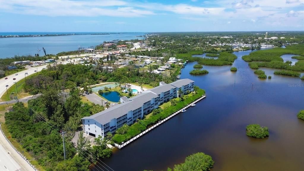 Activo con contrato: $269,000 (2 camas, 2 baños, 1093 Pies cuadrados)