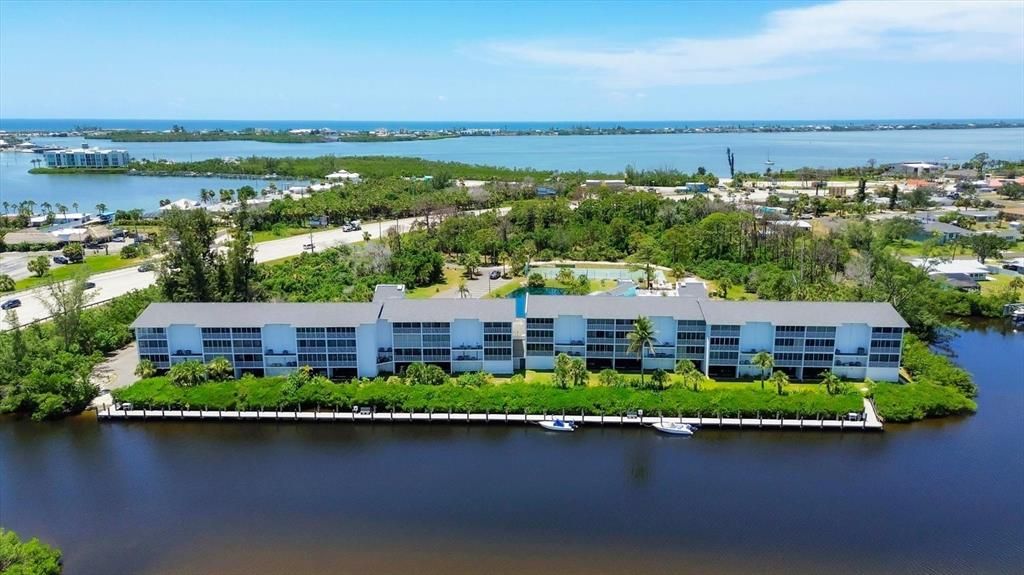 Activo con contrato: $269,000 (2 camas, 2 baños, 1093 Pies cuadrados)