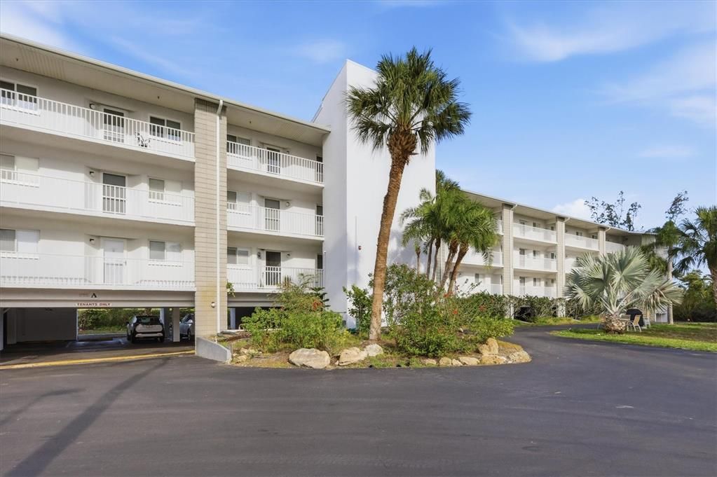 Activo con contrato: $269,000 (2 camas, 2 baños, 1093 Pies cuadrados)