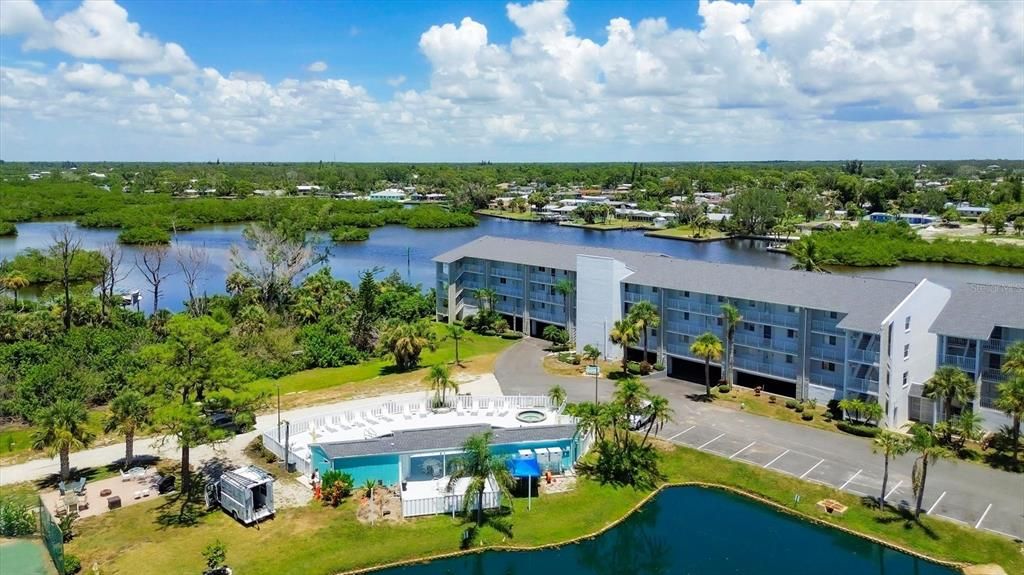 Activo con contrato: $269,000 (2 camas, 2 baños, 1093 Pies cuadrados)