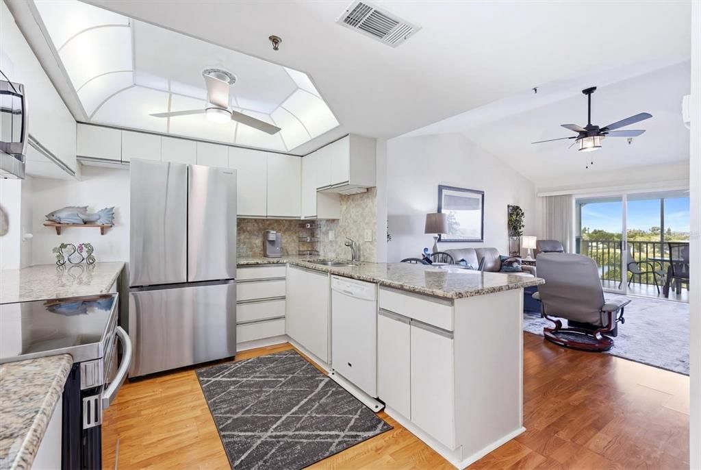 Activo con contrato: $269,000 (2 camas, 2 baños, 1093 Pies cuadrados)