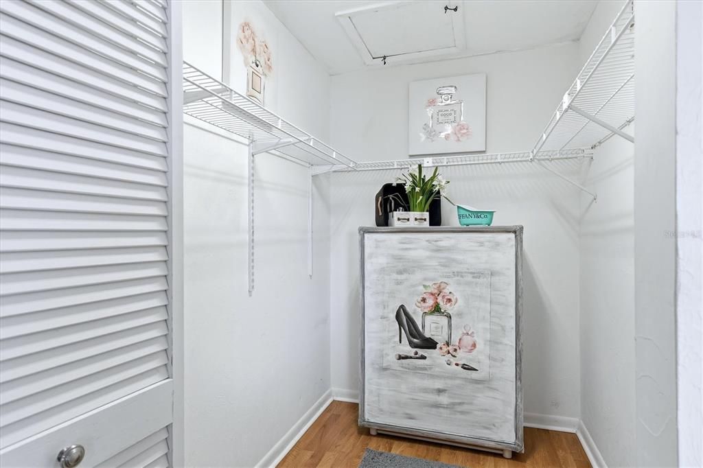 Activo con contrato: $269,000 (2 camas, 2 baños, 1093 Pies cuadrados)