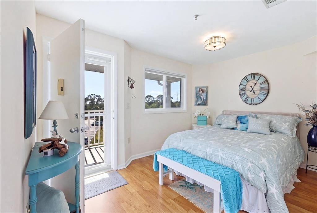 Activo con contrato: $269,000 (2 camas, 2 baños, 1093 Pies cuadrados)