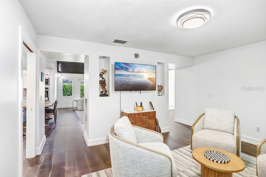 Active With Contract: $999,900 (5 beds, 3 baths, 3345 Square Feet)