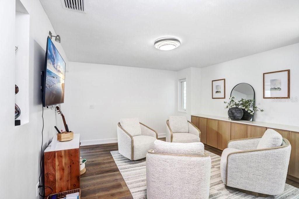 Active With Contract: $999,900 (5 beds, 3 baths, 3345 Square Feet)