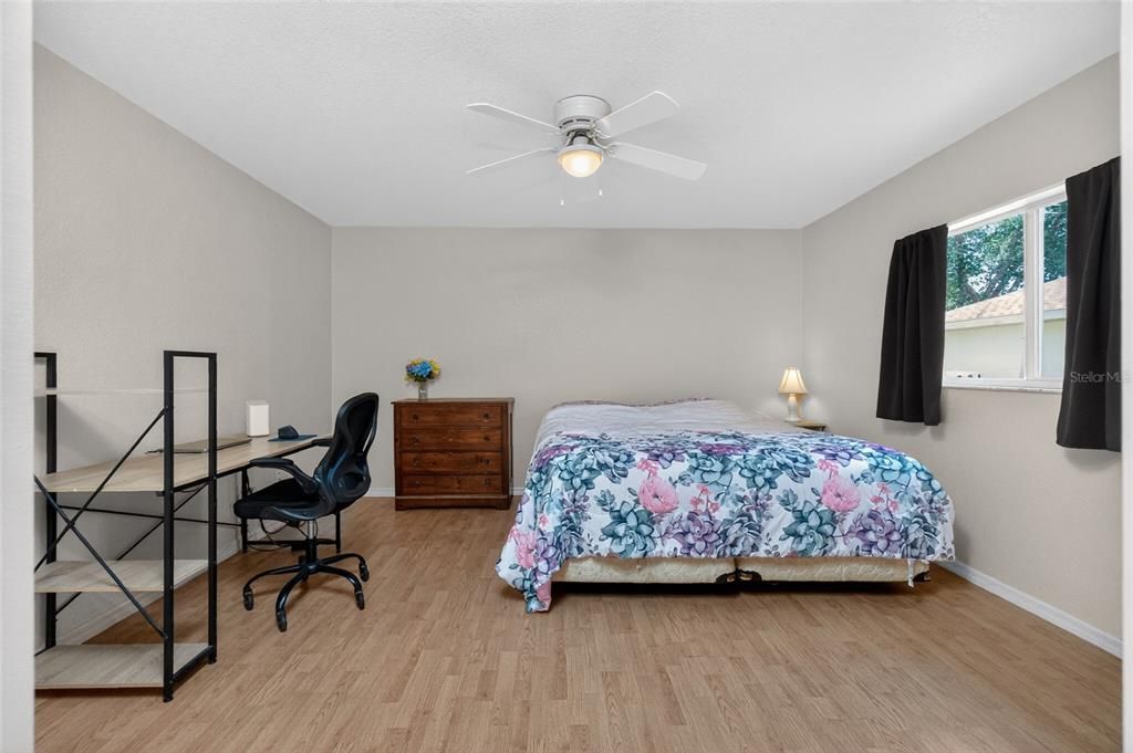 Activo con contrato: $279,900 (3 camas, 2 baños, 1318 Pies cuadrados)