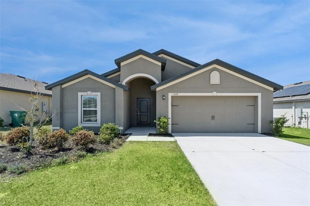 For Sale: $299,900 (3 beds, 2 baths, 1869 Square Feet)