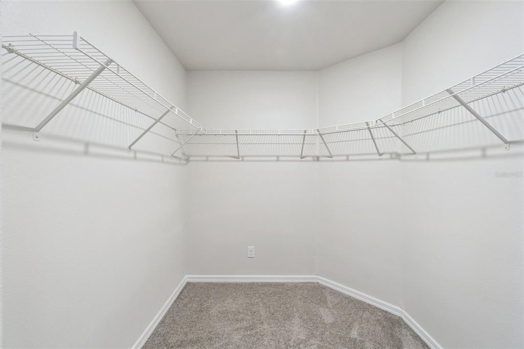 For Sale: $299,900 (3 beds, 2 baths, 1869 Square Feet)