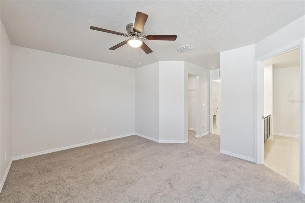 For Sale: $299,900 (3 beds, 2 baths, 1869 Square Feet)