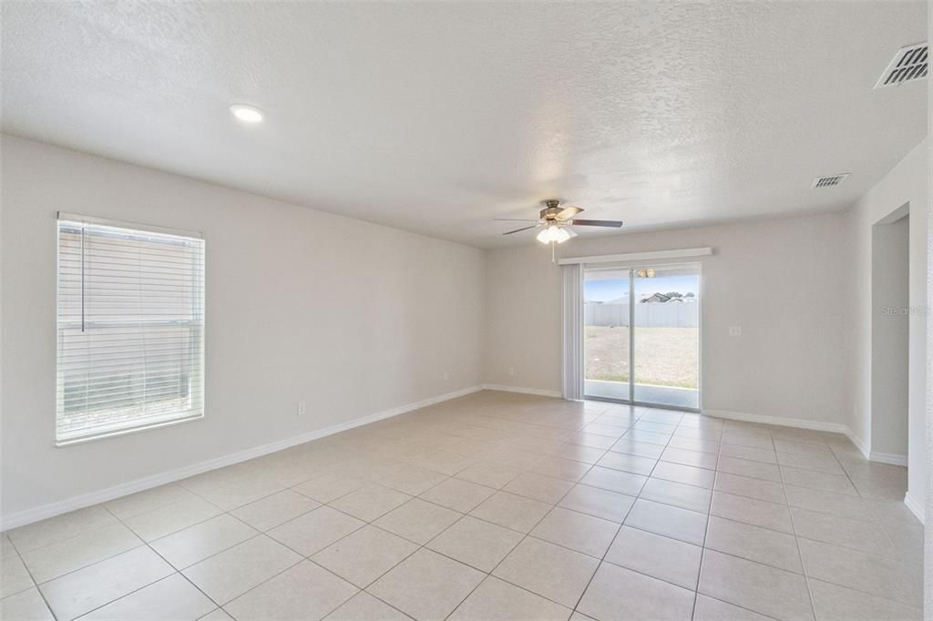 For Sale: $299,900 (3 beds, 2 baths, 1869 Square Feet)