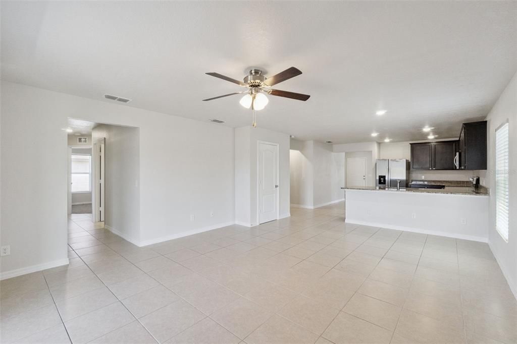 For Sale: $299,900 (3 beds, 2 baths, 1869 Square Feet)