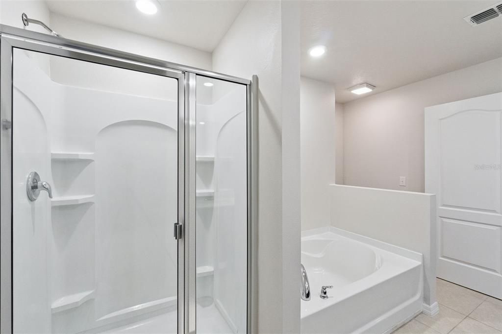 For Sale: $299,900 (3 beds, 2 baths, 1869 Square Feet)