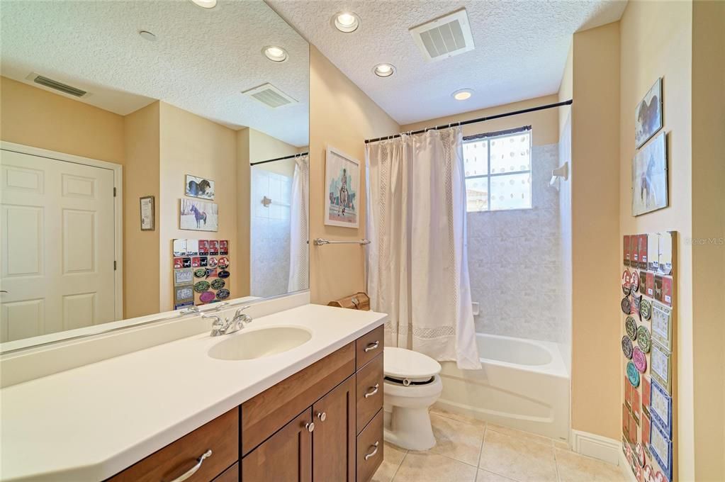Activo con contrato: $639,000 (3 camas, 3 baños, 2134 Pies cuadrados)