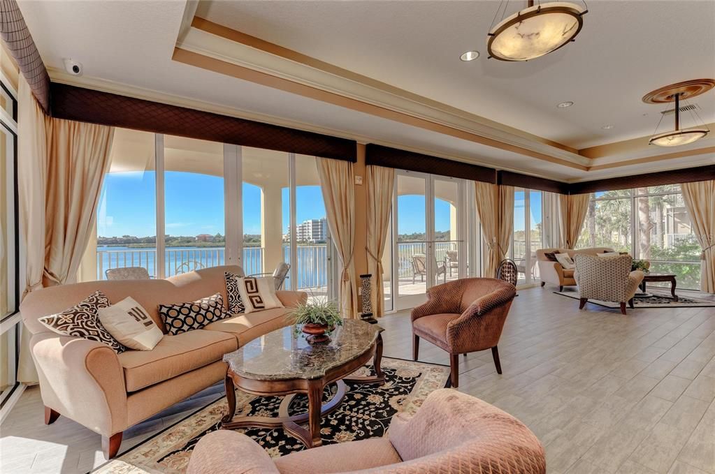Activo con contrato: $639,000 (3 camas, 3 baños, 2134 Pies cuadrados)