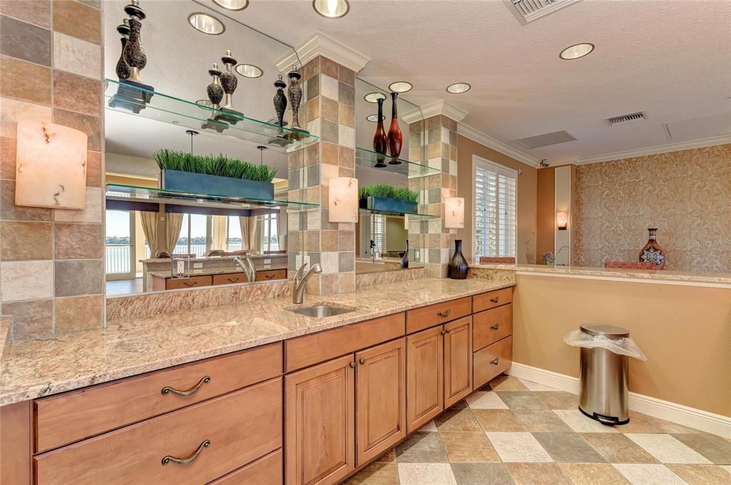 Activo con contrato: $639,000 (3 camas, 3 baños, 2134 Pies cuadrados)