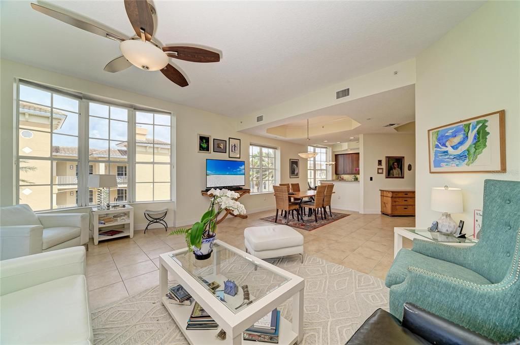 Activo con contrato: $639,000 (3 camas, 3 baños, 2134 Pies cuadrados)
