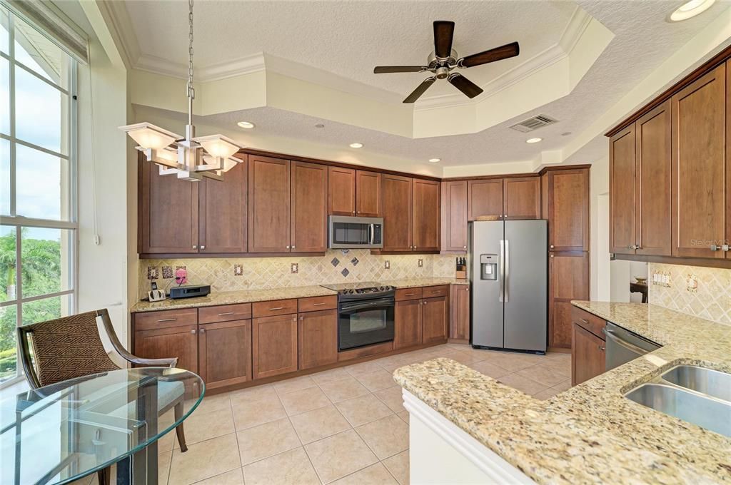 Activo con contrato: $639,000 (3 camas, 3 baños, 2134 Pies cuadrados)