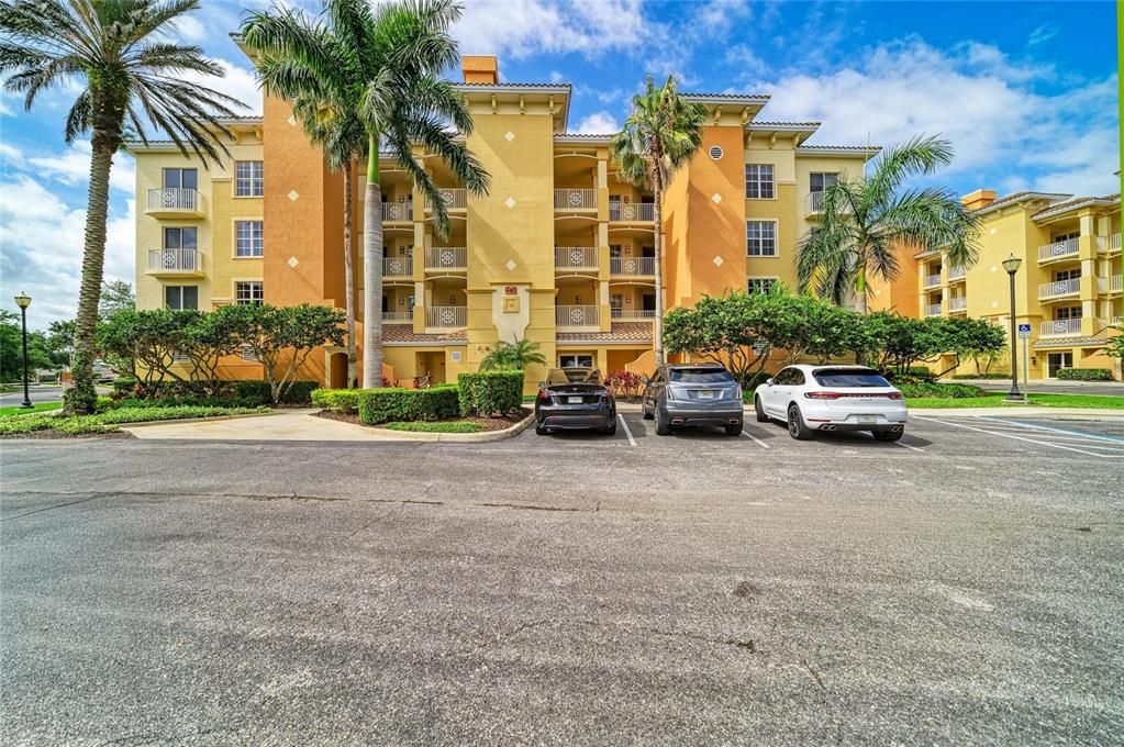 Activo con contrato: $639,000 (3 camas, 3 baños, 2134 Pies cuadrados)