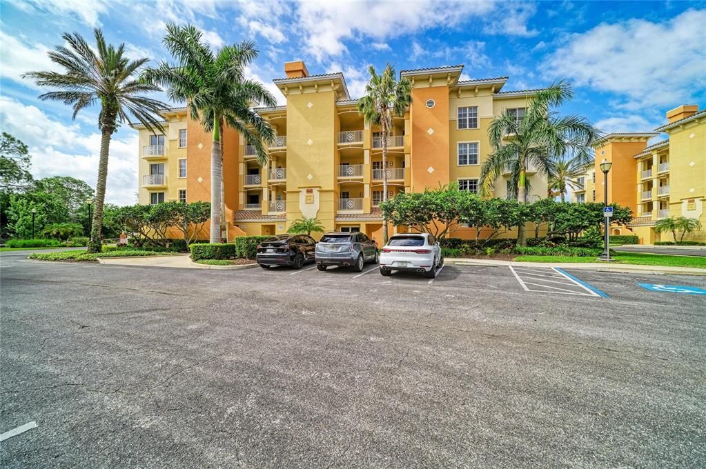 Activo con contrato: $639,000 (3 camas, 3 baños, 2134 Pies cuadrados)