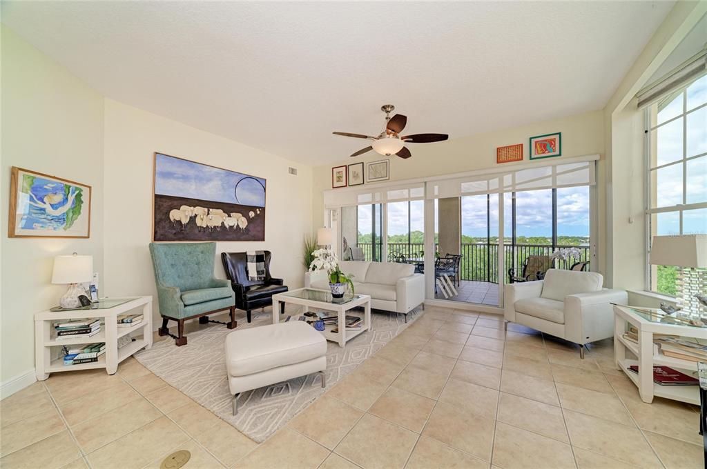 Activo con contrato: $639,000 (3 camas, 3 baños, 2134 Pies cuadrados)