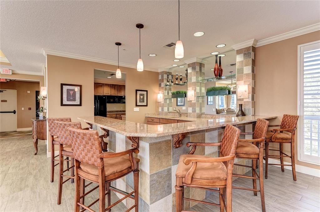 Activo con contrato: $639,000 (3 camas, 3 baños, 2134 Pies cuadrados)