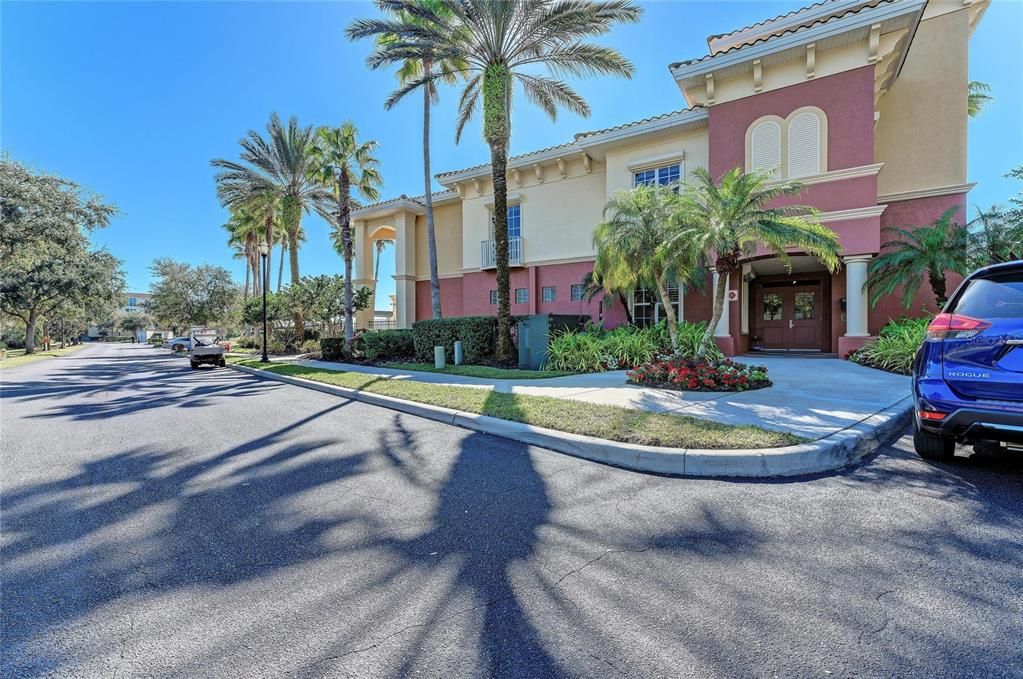 Activo con contrato: $639,000 (3 camas, 3 baños, 2134 Pies cuadrados)