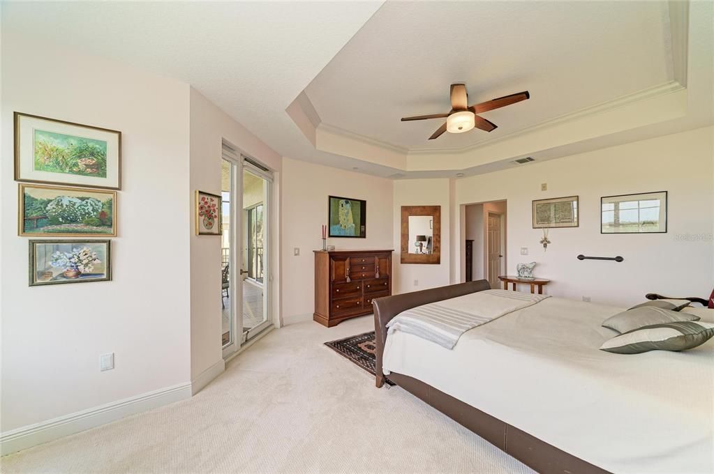 Activo con contrato: $639,000 (3 camas, 3 baños, 2134 Pies cuadrados)