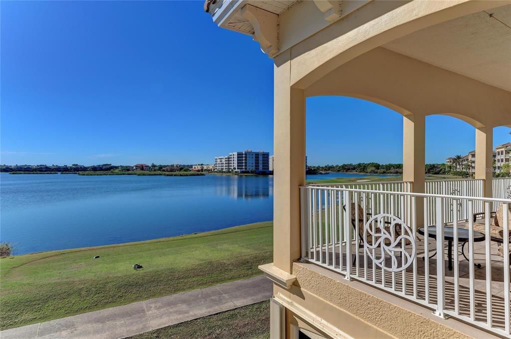 Activo con contrato: $639,000 (3 camas, 3 baños, 2134 Pies cuadrados)