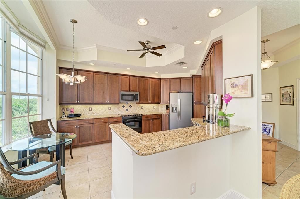 Activo con contrato: $639,000 (3 camas, 3 baños, 2134 Pies cuadrados)