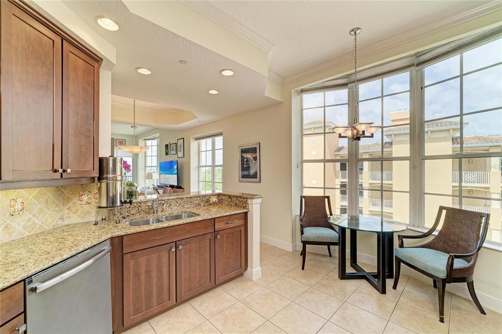 Activo con contrato: $639,000 (3 camas, 3 baños, 2134 Pies cuadrados)