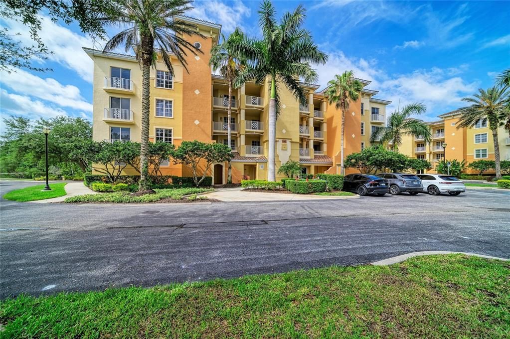 Activo con contrato: $639,000 (3 camas, 3 baños, 2134 Pies cuadrados)