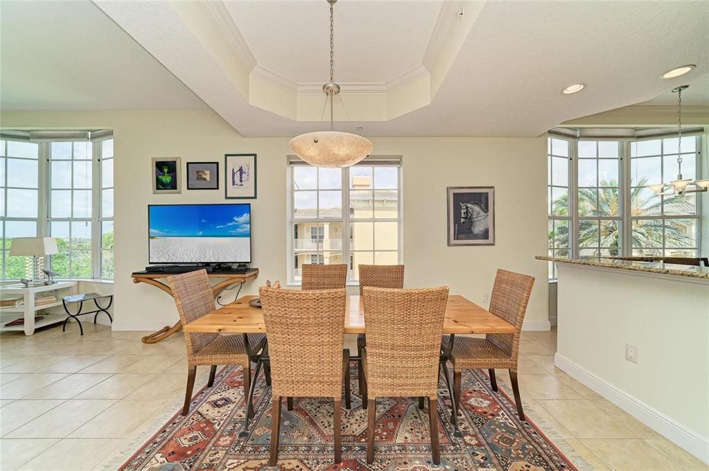 Activo con contrato: $639,000 (3 camas, 3 baños, 2134 Pies cuadrados)