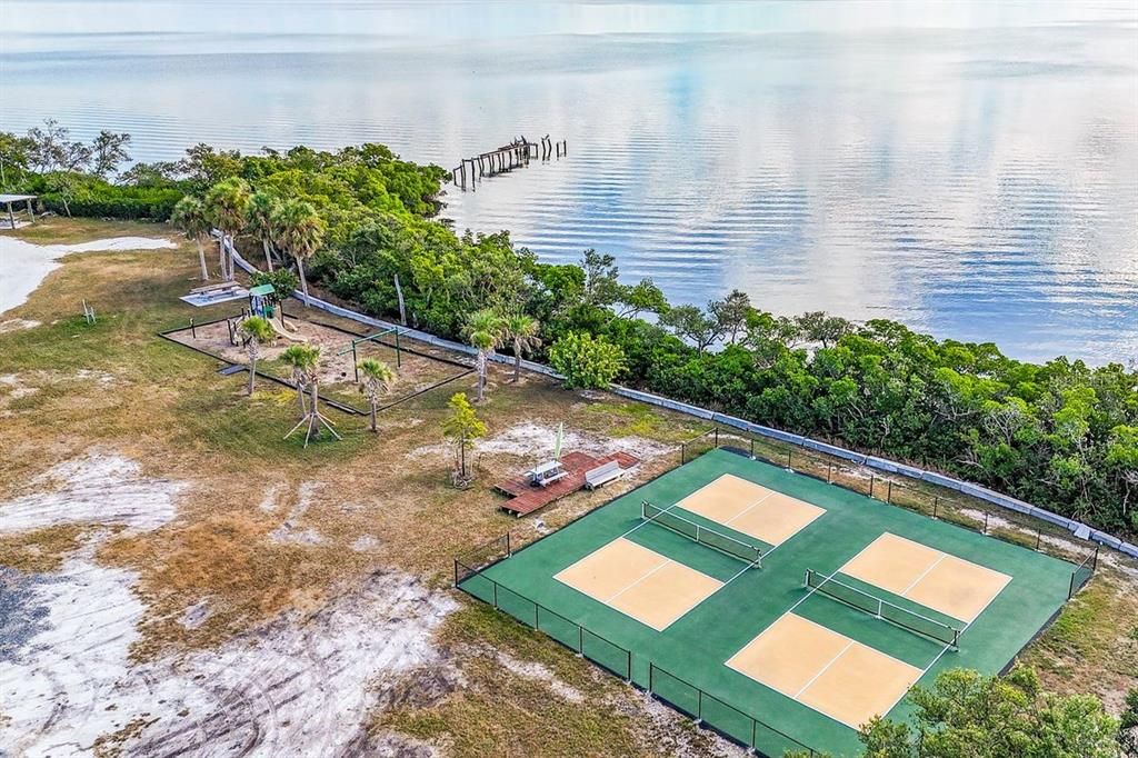 На продажу: $595,000 (2 спален, 1 ванн, 838 Квадратных фут)