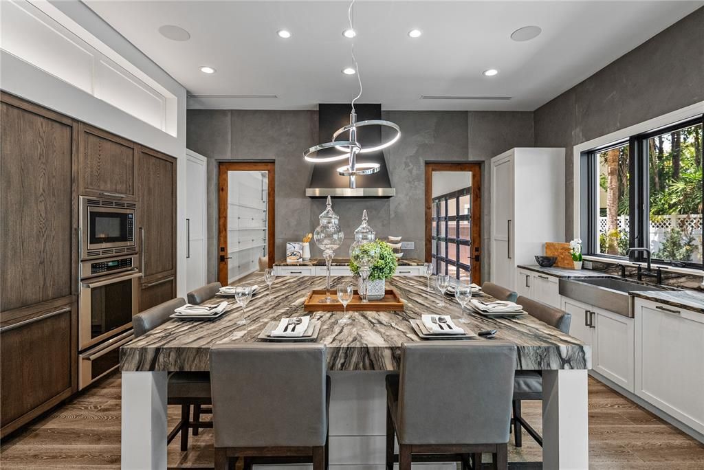 En Venta: $3,299,000 (3 camas, 3 baños, 3808 Pies cuadrados)