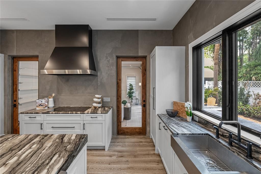 En Venta: $3,299,000 (3 camas, 3 baños, 3808 Pies cuadrados)