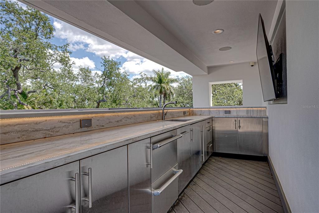 En Venta: $3,299,000 (3 camas, 3 baños, 3808 Pies cuadrados)