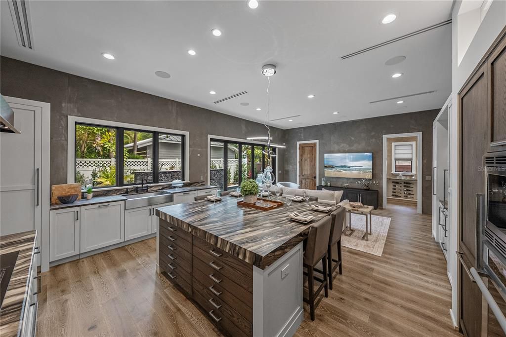 En Venta: $3,299,000 (3 camas, 3 baños, 3808 Pies cuadrados)