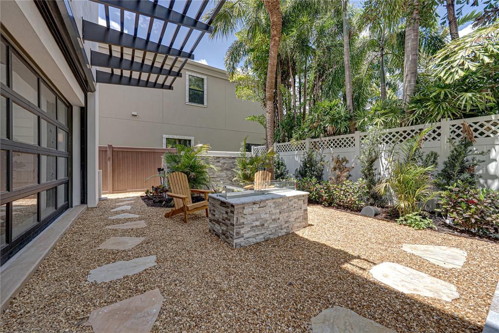 En Venta: $3,299,000 (3 camas, 3 baños, 3808 Pies cuadrados)