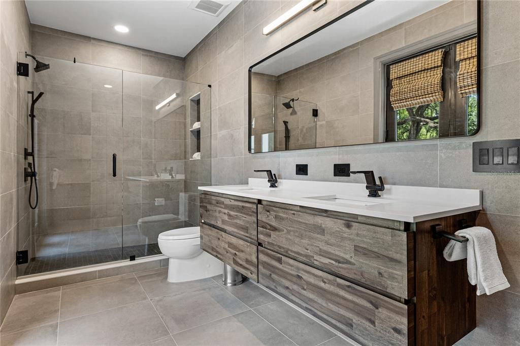 En Venta: $3,299,000 (3 camas, 3 baños, 3808 Pies cuadrados)
