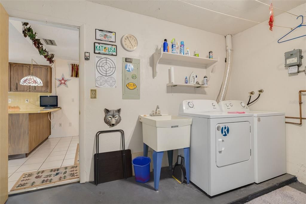 Active With Contract: $149,900 (2 beds, 2 baths, 1124 Square Feet)