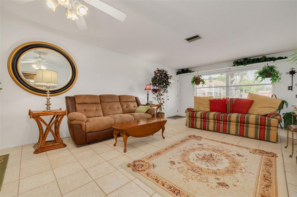 Active With Contract: $149,900 (2 beds, 2 baths, 1124 Square Feet)