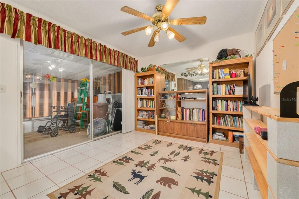 Active With Contract: $149,900 (2 beds, 2 baths, 1124 Square Feet)