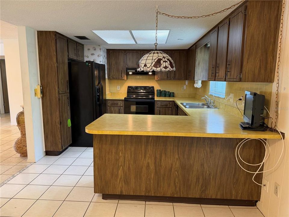 Active With Contract: $149,900 (2 beds, 2 baths, 1124 Square Feet)