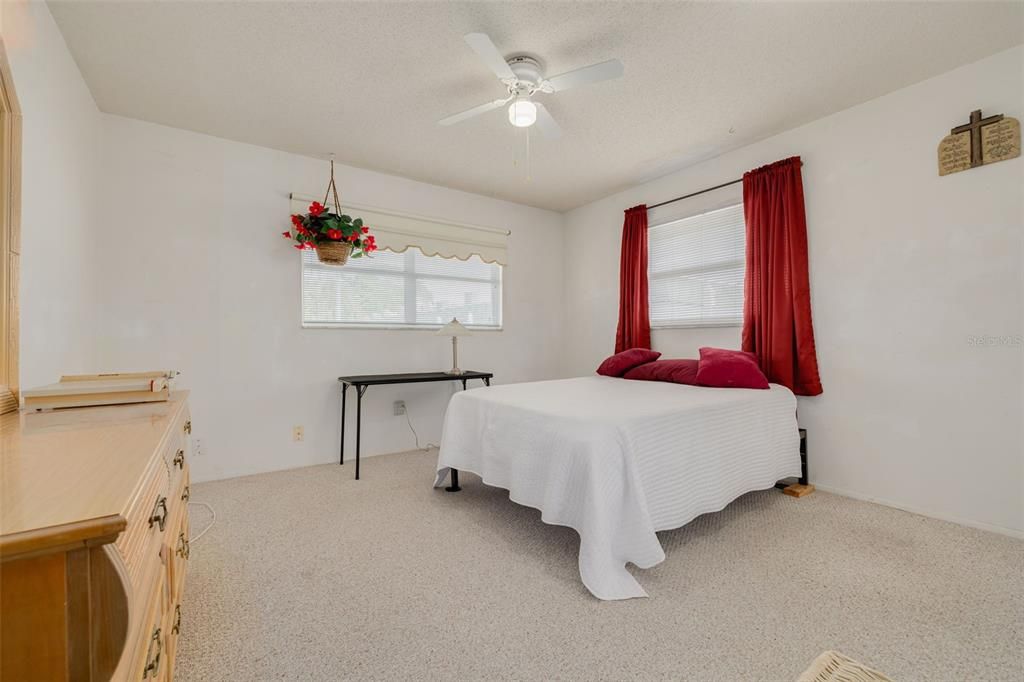 Active With Contract: $149,900 (2 beds, 2 baths, 1124 Square Feet)