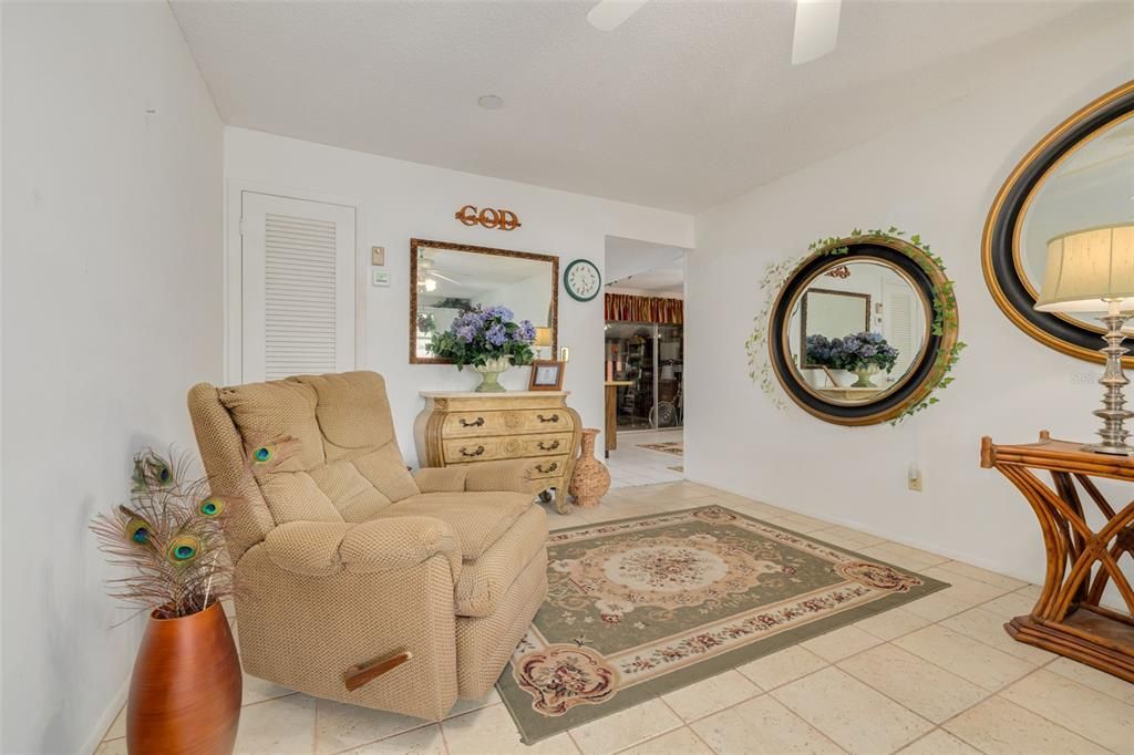 Active With Contract: $149,900 (2 beds, 2 baths, 1124 Square Feet)