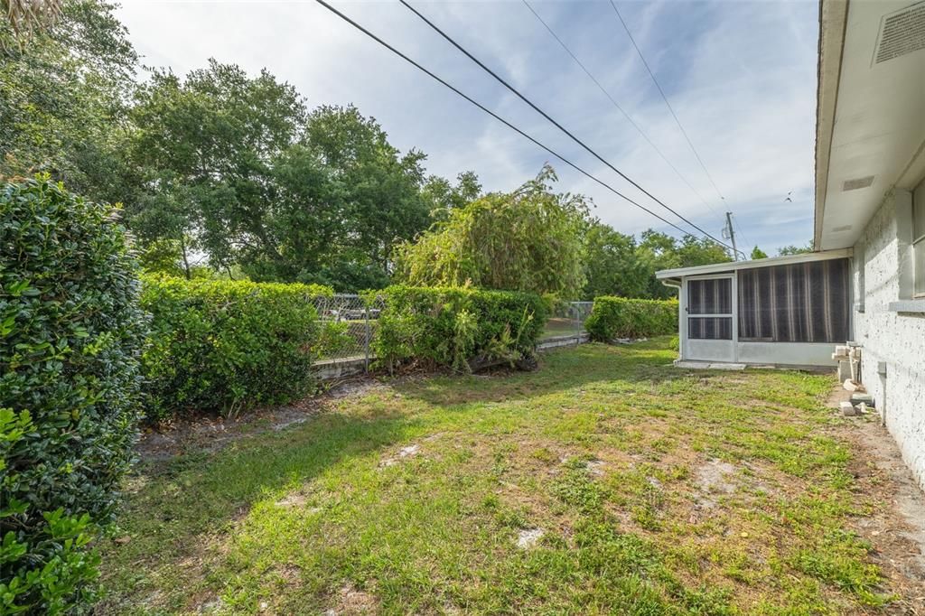 Active With Contract: $149,900 (2 beds, 2 baths, 1124 Square Feet)