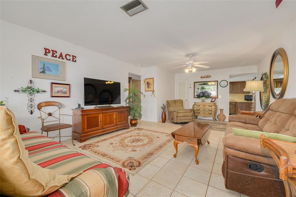 Active With Contract: $149,900 (2 beds, 2 baths, 1124 Square Feet)